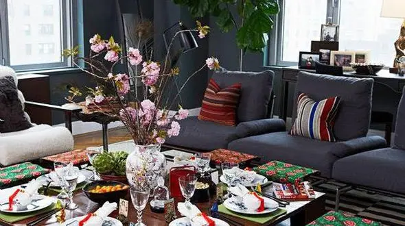 چیدمان میز غذا برای مهمانی‌های دوستانه