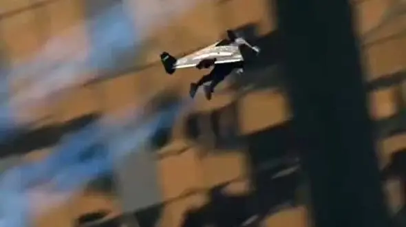 ببینید / پرواز باورنکردنی بر فراز دبی + فیلم