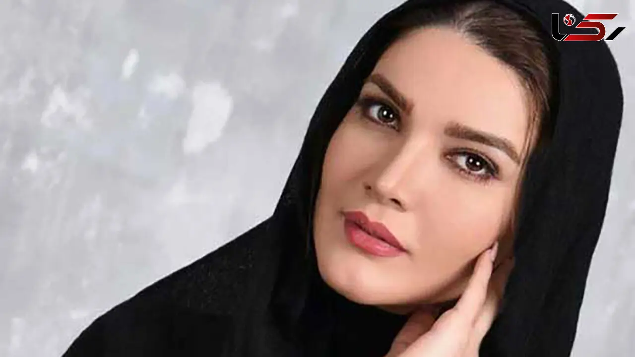 فیلم گزارشگری  متین ستوده در مسابقه  استقلال و پرسپولیس  ! / لو رفت آبیته بود یا قرمزته !