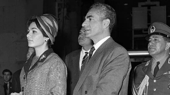 عکس سفر در زمان /  مراسم جشن تولد پنجاه و هفت سالگی محمدرضا پهلوی در کاخ نیاوران