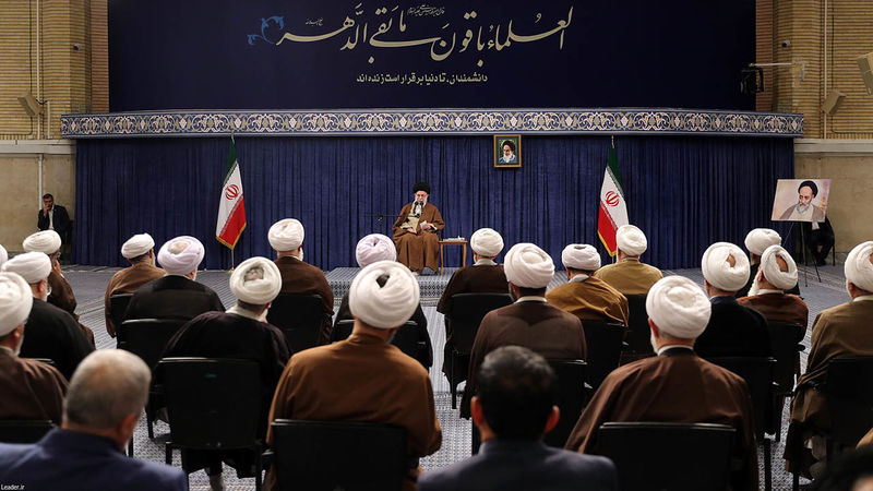  حضرت آیت‌الله خامنه‌ای رهبر انقلاب در دیدار دست‌اندرکاران برگزاری کنگره بین‌المللی علامه طباطبایی: