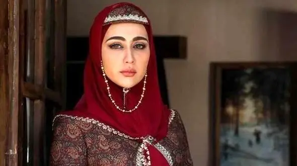  رونمایی میترا رفیع از استایل شیک و رسمی خود در ۴ سال پس از سریال گیلدخت! / بازیگر جوان تلویزیون با تیپ جدیدش همه را خیره کرد 