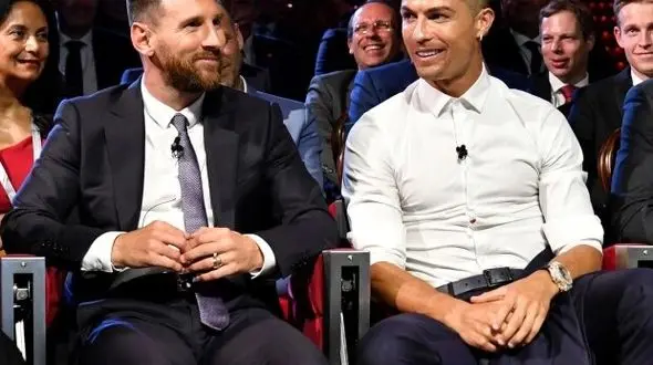 پالس مثبت برای هم‌بازی شدن / رونالدو با مسی شام می‌خورد 