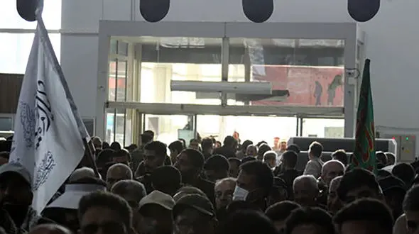 کندی عبور از پایانه مهران و نگرانی از گرمازدگی زائران + فیلم