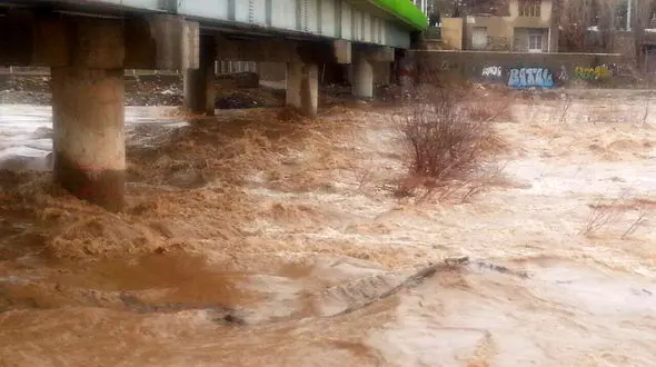 ببینید | سرازیر شدن آب حاصل از طغیان سیمینه‌رود بسوی دریاچه ارومیه