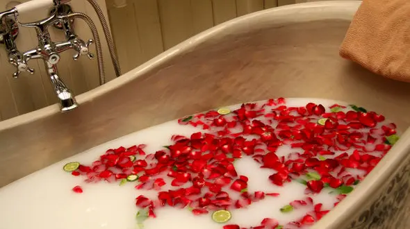 تاثیر شیر در جوانسازی پوست صورت/درمان ترک پا