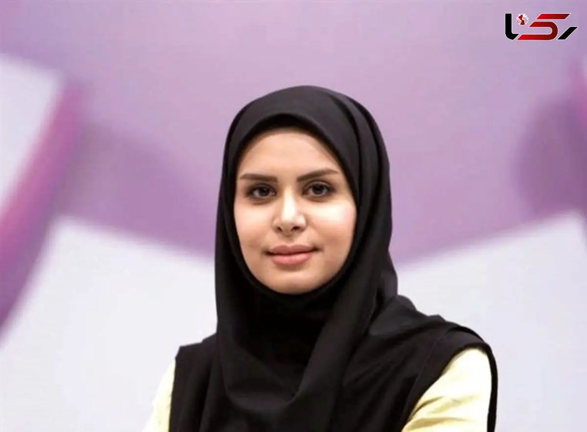 نگاهی به دکوراسیون شیک خانه نجمه جودکی مجری مشهور صداوسیما/ با گلدان شیشه ای خاص روی میزش  و مبلمان یکدست سفید + عکس خانم مجری بیرون از تلویزیون