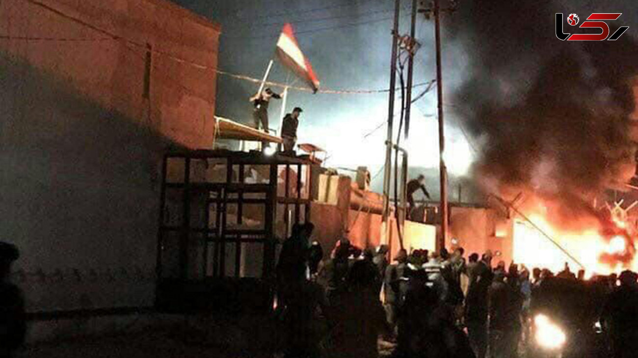 آتش زدن کنسولگری ایران در نجف توسط معترضان+ تصاویر