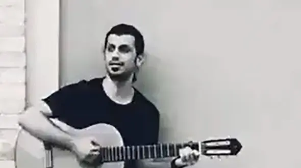 فیلم / رفتار زننده جگرسوز  با خواننده خیابانی در تهران /  دل همه را خون کرد