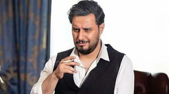 فیلم / جواد عزتی در «چهار انگشت» هایده خواند؛ این سکانس وایرال شد