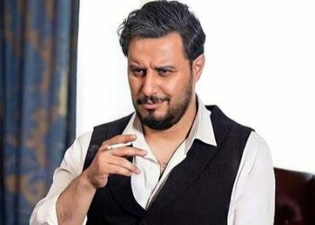 عکس ساعت مچی لاکچری 70 میلیونی جواد عزتی با 12 برلیان  که با درآمد زخم کاری خریده!