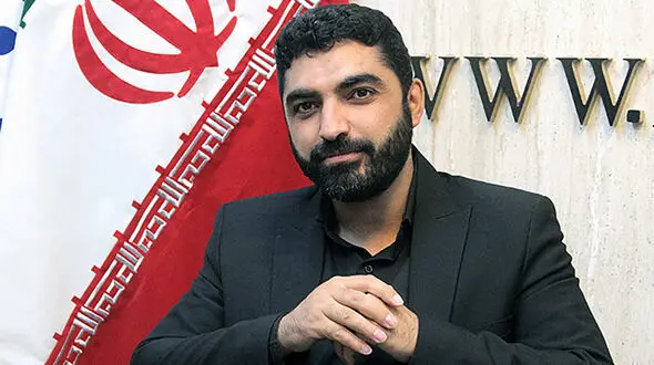 تا زمانی که دولت در سهام خودروسازان شریک و سهیم باشد، قاضی و متهم یکی است!