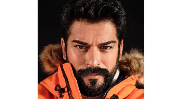 عکس زن زیبا و قدبلند بوراک اوزچیویت + بیوگرافی و عکس های خانوادگی همسر و فرزندانش 