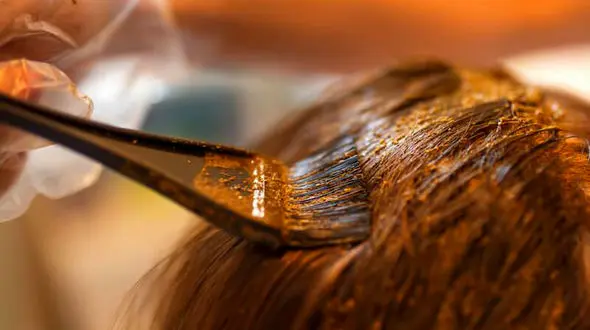 راز موهای حجیم، قوی و درخشان با این گیاه درمانی
