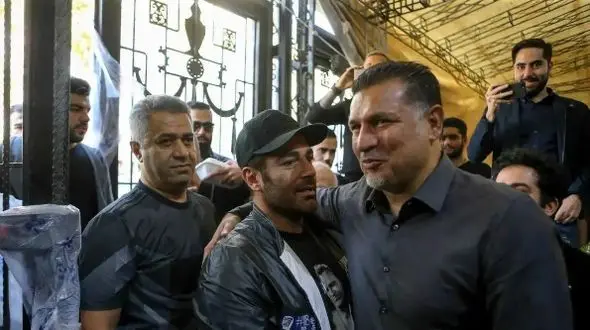 فیلم آواز احساسی در نذری دادن رضا گلزار و علی دایی ! /  با آهنگ سوزناک و قلبی پاره پاره نذری دادند !