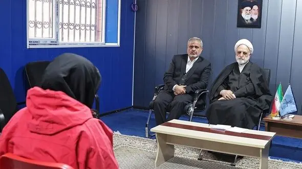  الزام زنان به استفاده از چادر ممنوع است