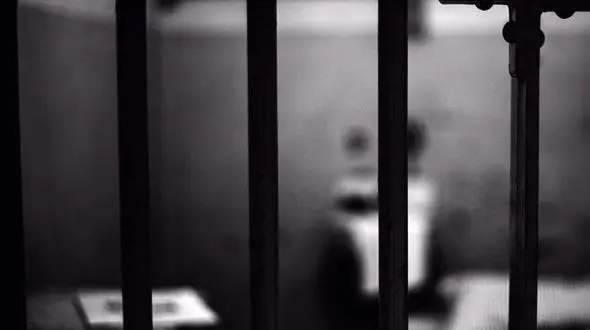 تله شیطانی قهرمان ورزشی برای دختر جوان در پارکینگ + عکس صحنه حادثه