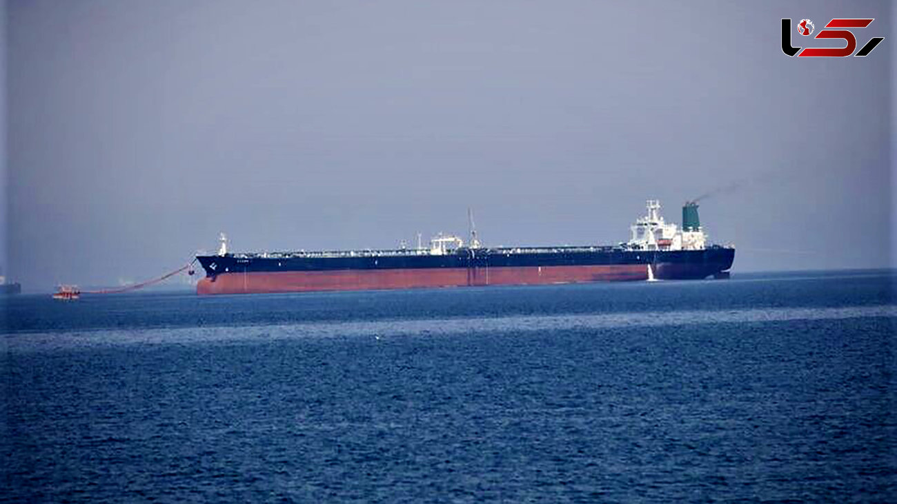 فیلم لحظه توقیف نفتکش آمریکایی در دریای عمان /  توسط نیروی دریایی ارتش انجام شد