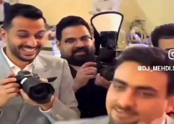 فیلم / آواز شاد / فیلمبردار عروسی از رقص دوماد خنده اش گرفته اداشو درمیاره مهمونا کبود شدن ...