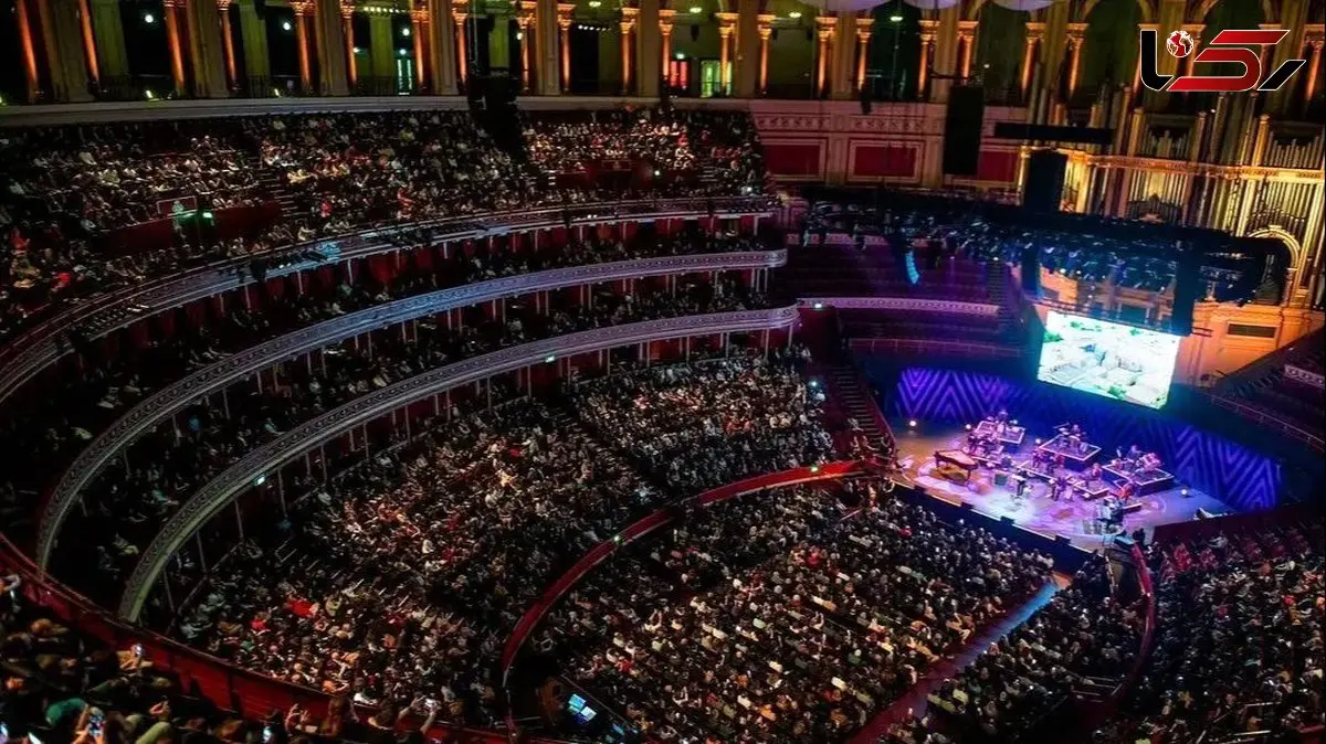 فیلم آواز همایونی / همایون شجریان تو سالن پر از جمعیت از عاشقی گفت و دیار عاشقیهایم خوند