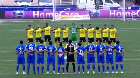 ادای احترام بازیکنان سپاهان و استقلال به جانباختگان انفجار معدن در گلستان + عکس 