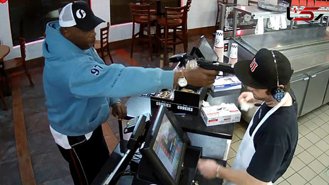 فیلم سرقت مسلحانه از یک ساندویچی را ببینید+ عکس