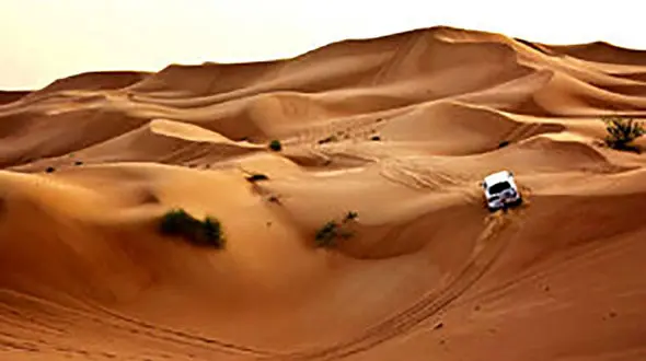 سرنوشت ۱۷ خودروی گمشده در کویر مرنجاب / 35 مسافر زن و مرد سرگردان بودند