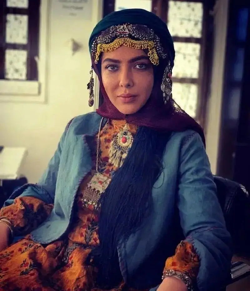 لیلا اوتادی در لباس ترک های قشقایی 1