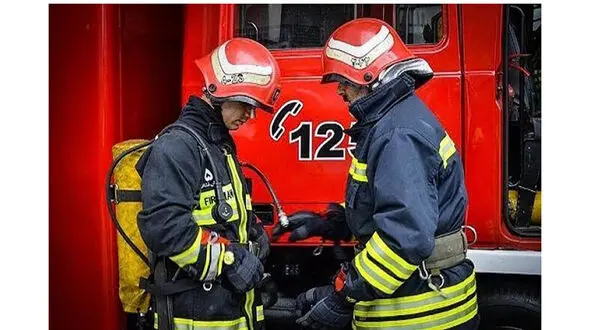 نجات جان ۳۰ زن و مرد از آتش سوزی یم مجتمع 7 طبقه در اهواز