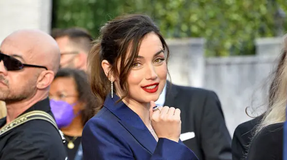 جوانتر بودن نامزد سابق شوهر جنیفر لوپز / رو کم کنی آنا د آرماس از جنیفر ! + عکس ها