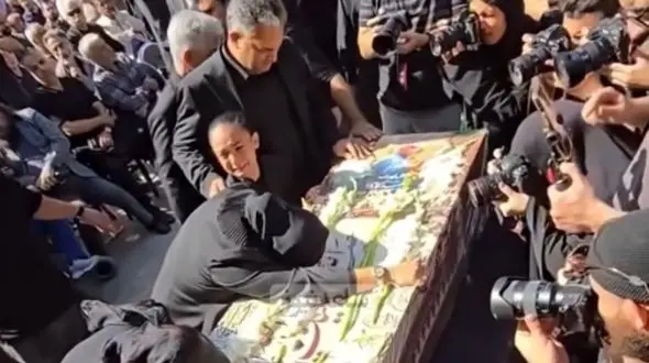 آواز خوانی احساسی حسام الدین سراج سر مزار  محمد کاسبی/ روحش شاد و یادش گرامی