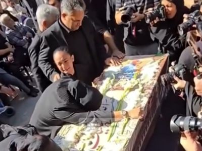 آواز خوانی احساسی حسام الدین سراج سر مزار  محمد کاسبی/ روحش شاد و یادش گرامی