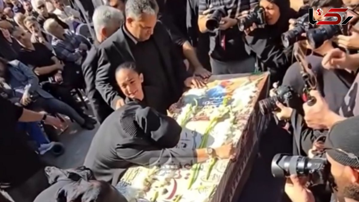 آواز خوانی احساسی حسام الدین سراج سر مزار محمد کاسبی/ روحش شاد و یادش گرامی