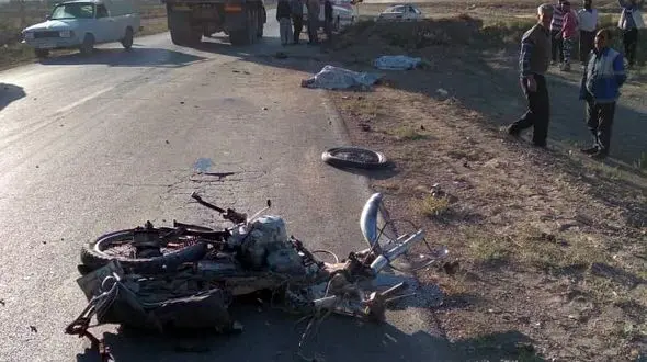 فوت دو جوان در تصادف مرگبار موتورسیکلت با کامیون