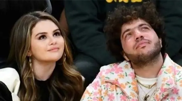 فیلم نگاهی به چیدمان کاملا ایرانی  خانه  سلنا گومز وشوهرش /  با مبلمانی با طرح ترمه ایرانی و فرش ها و دکوری هایی خاص و متفاوت/ هر اتاقش شیک و منحصربفرده !