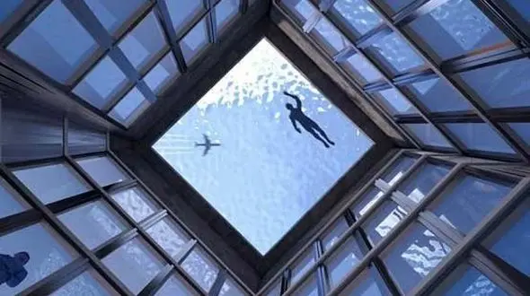 اولین استخر ۳۶۰ درجه ای جهان در لندن ساخت انگلیس + عکس