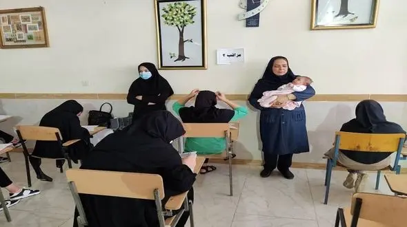 این نوزاد چند روزه مراقب امتحان دانشجویان در گنبد کاووس بود! + عکس