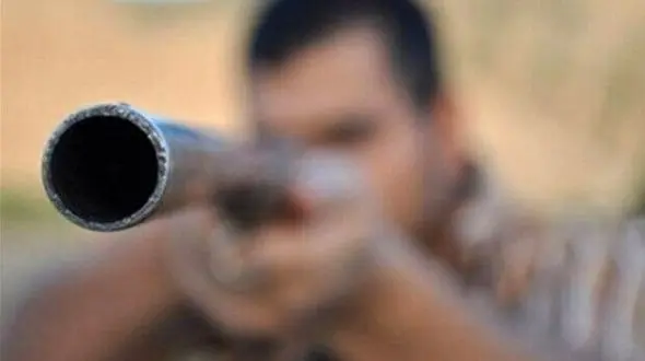 شلیک های وحشت آور مرد مسلح به خانه مرد کوهدشتی + انگیزه 