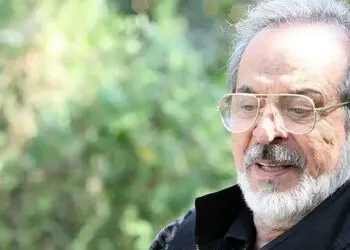  عکس| سفر به گذشته؛ «ایرج قادری» در پشت صحنه فیلم پنجه در خاک؛ سال 76