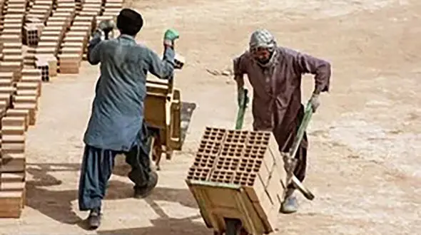 کارگران افغانستانی: کار کردن در ایران برای ما به‌صرفه نیست 
