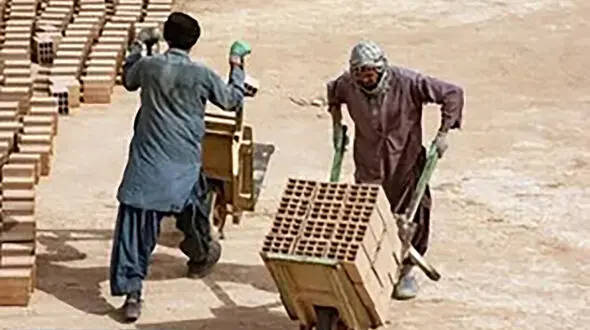 کارگران افغانستانی: کار کردن در ایران برای ما به‌صرفه نیست 