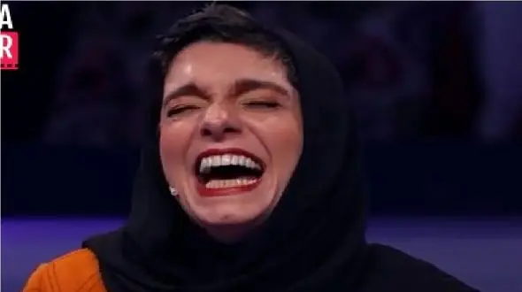 سکانس خندان؛ سیامک انصاری مچ الیکا عبدالرزاقی حین غیبت میگیره فقط خنده هاش