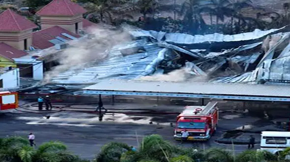 تعداد کشته های حادثه آتش‌سوزی در یک مرکز تفریح و سرگرمی هند به ۲۷ نفر رسید+ فیلم