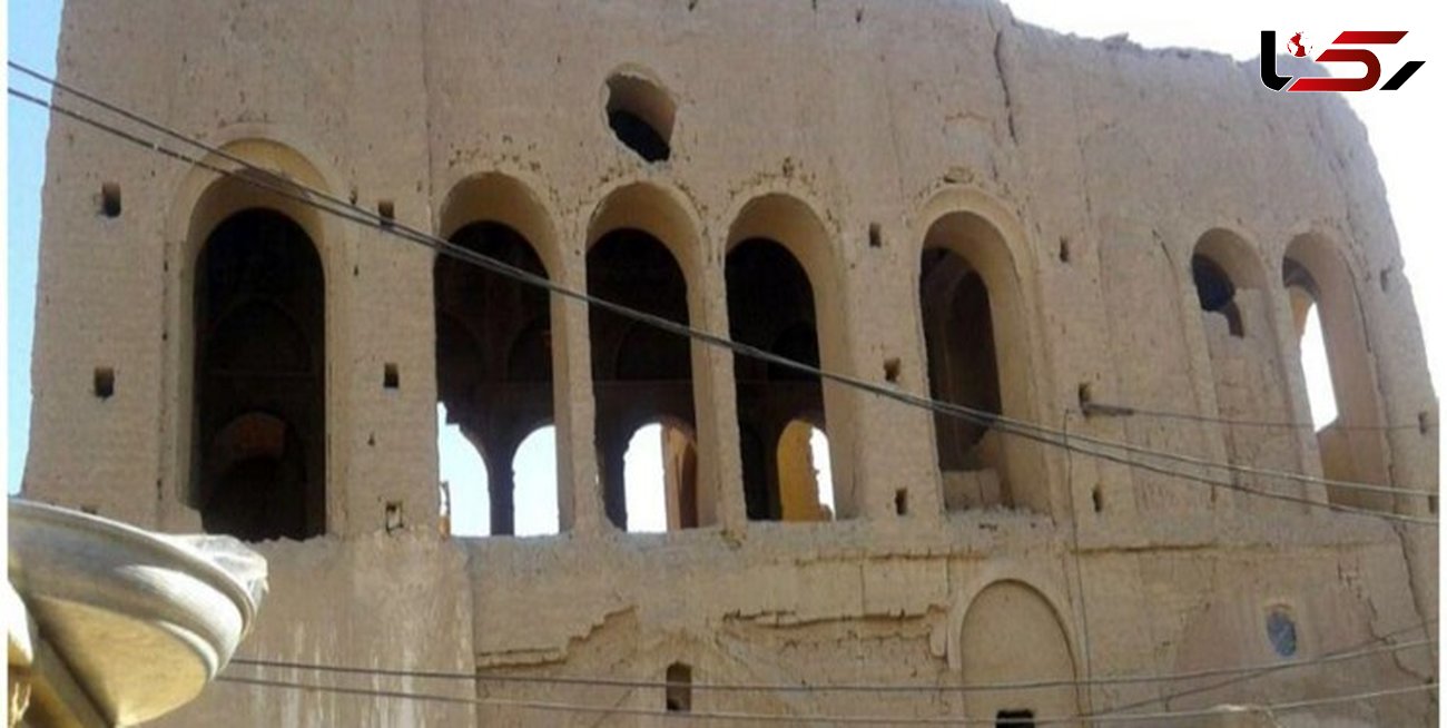 تخریب عمارت باشکوه قاجاری در بالای قلعه روستای بارونق کاشان