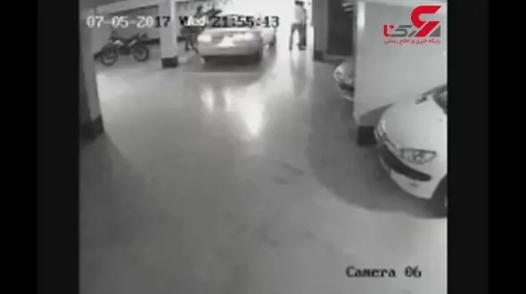 فیلم لحظه حمله شبانه 3 جوان اسیدپاش به مردی در رودهن 