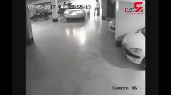 فیلم لحظه حمله شبانه 3 جوان اسیدپاش به مردی در رودهن 