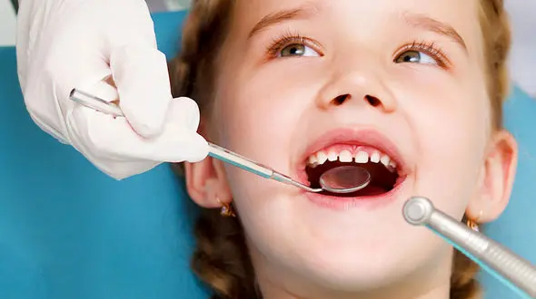 جرم‌گیری باعث لق شدن دندان‌ها نمی‌شود