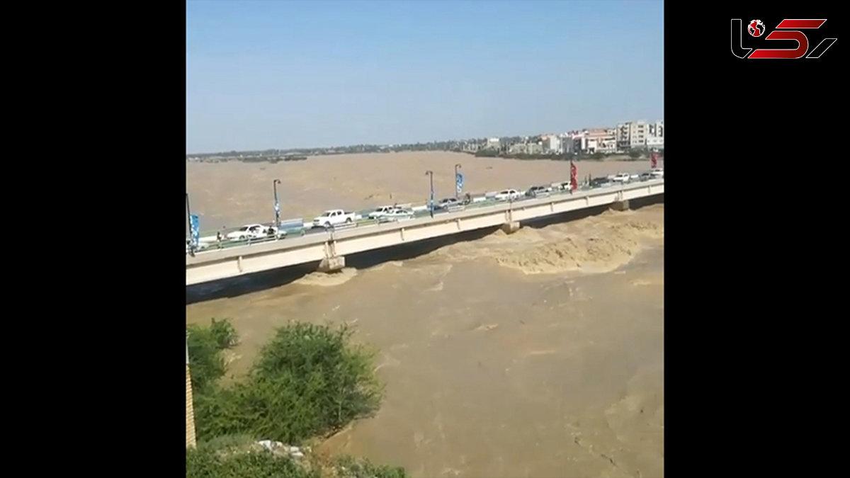 فیلم وحشتناک از سیل در پل میناب / مردمی که مرگ بازی گرفته اند!