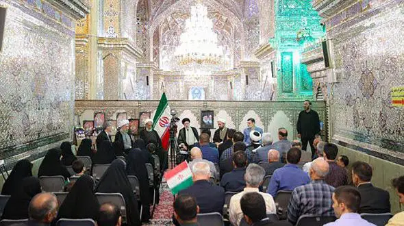 دیدار رئیسی با جمعی از خانواده شهدا حمله تروریستی حرم شاهچراغ  