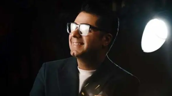 دانلود آواز باشکوه حجت اشرف زاده  / آهنگ جدید همسفر/دلم را بردی ای عشق منی که در نگاهت جهانم خانه دارد ... + متن